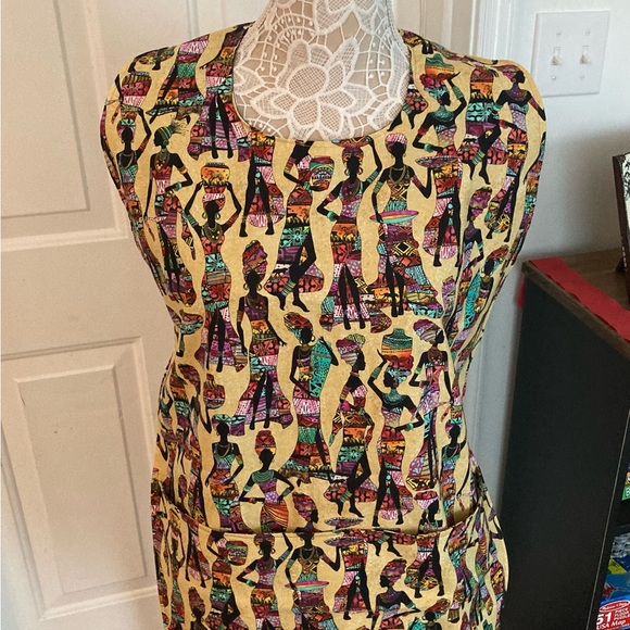 African Ladies Adult Bib w/ Crumb catcher - Picture 2 of 3